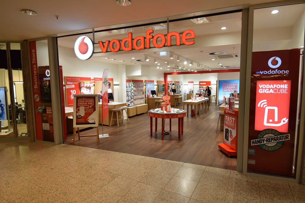Vodafon Fililae mit MegaRepair von vorne in Poppenbüttel. 